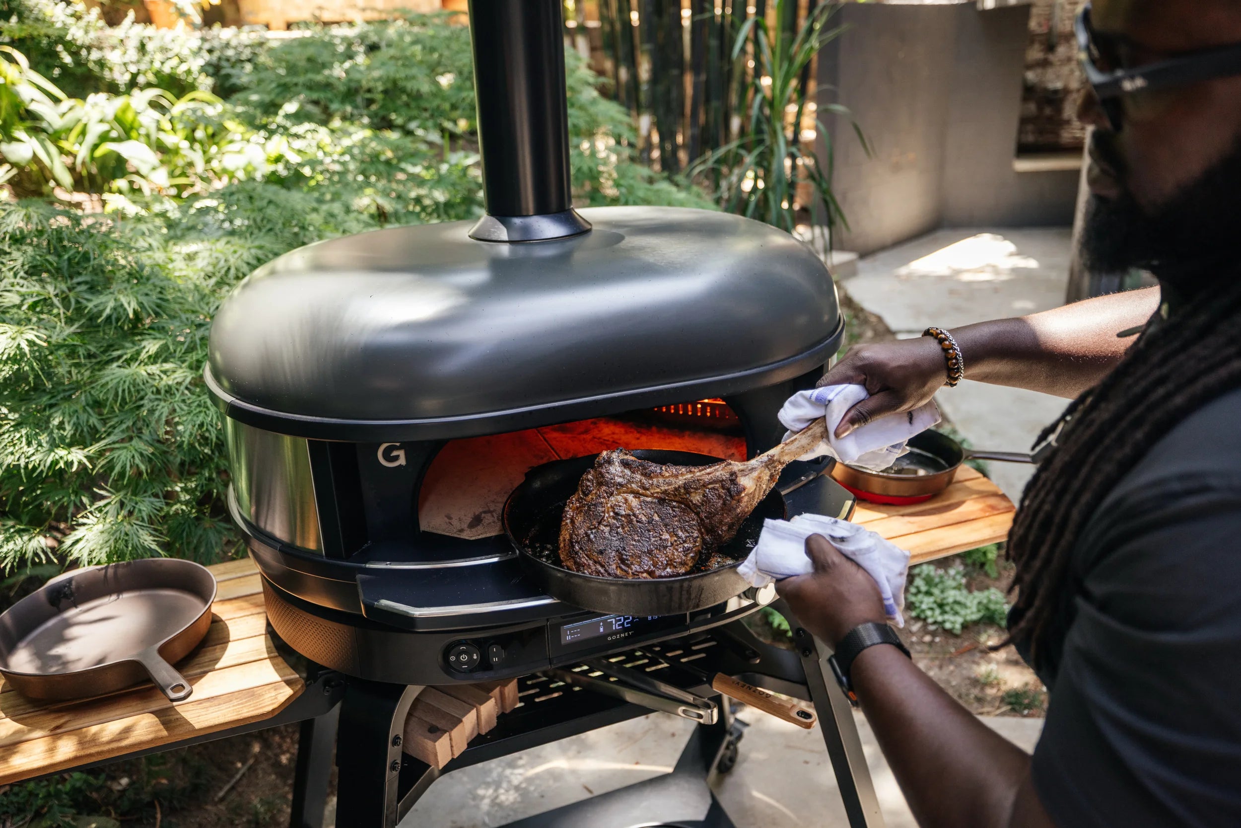 Gozney Dome Gen 2 Off-Black Dual Fuel Freestanding Outdoor Pizza Oven | Novaselectes