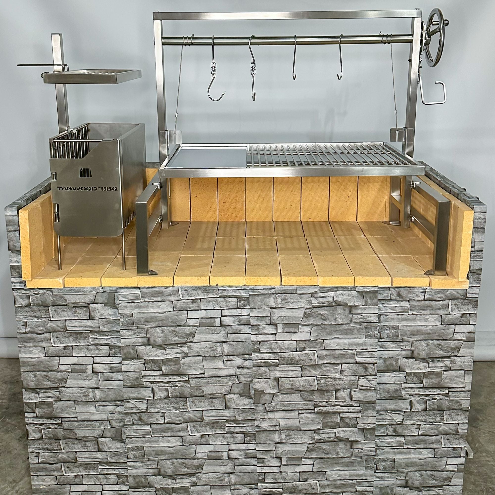 Tagwood BBQ09SS Built-In Insert Santa Maria Argentine Grill + 60 Firebricks Bundle | Novaselectes