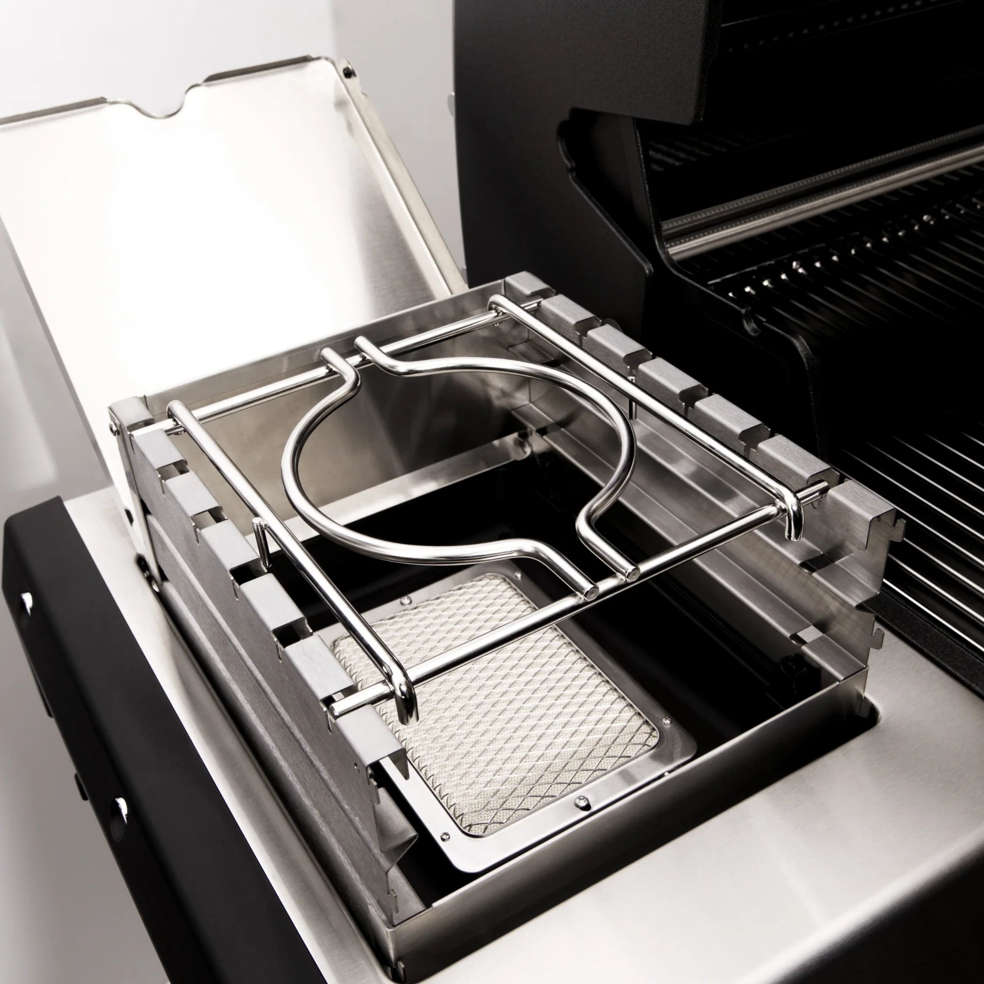 Broil King IR Side Burner Wind Shield | Novaselectes