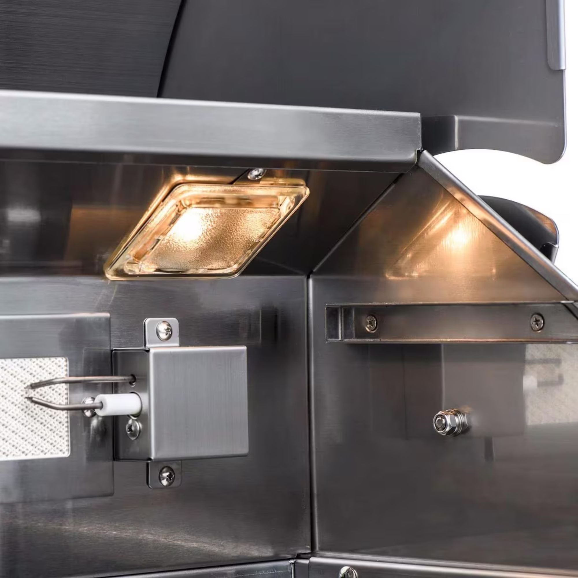 Blaze Premium LTE+ Marine Grade 32-Inch Built-in Gas Grill w/ Lift-Assist Hood & Rear Infrared Burner | Novaselectes