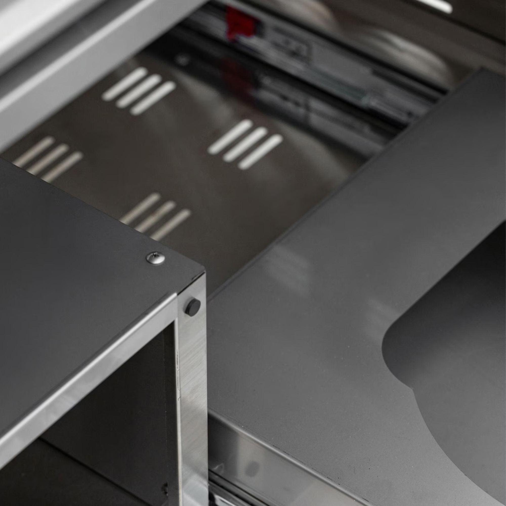 Blaze LTE PRO 40-Inch Freestanding Gas Griddle w/ Digital Temperature Screen & Lift-Assist Lid | Novaselectes