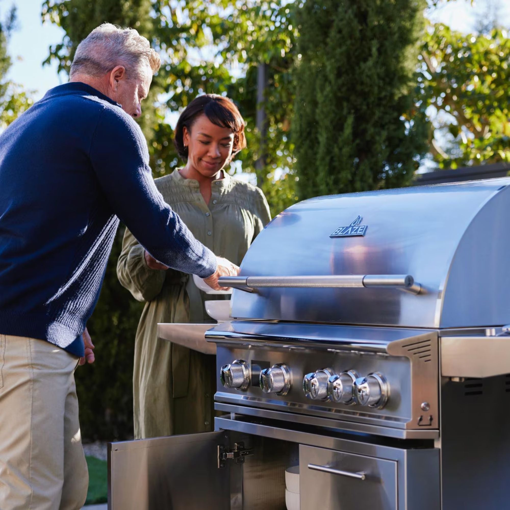Blaze LTE PRO 32-Inch 4-Burner Freestanding Gas Grill w/ Digital Temperature Screen & Rear Infrared Burner | Novaselectes