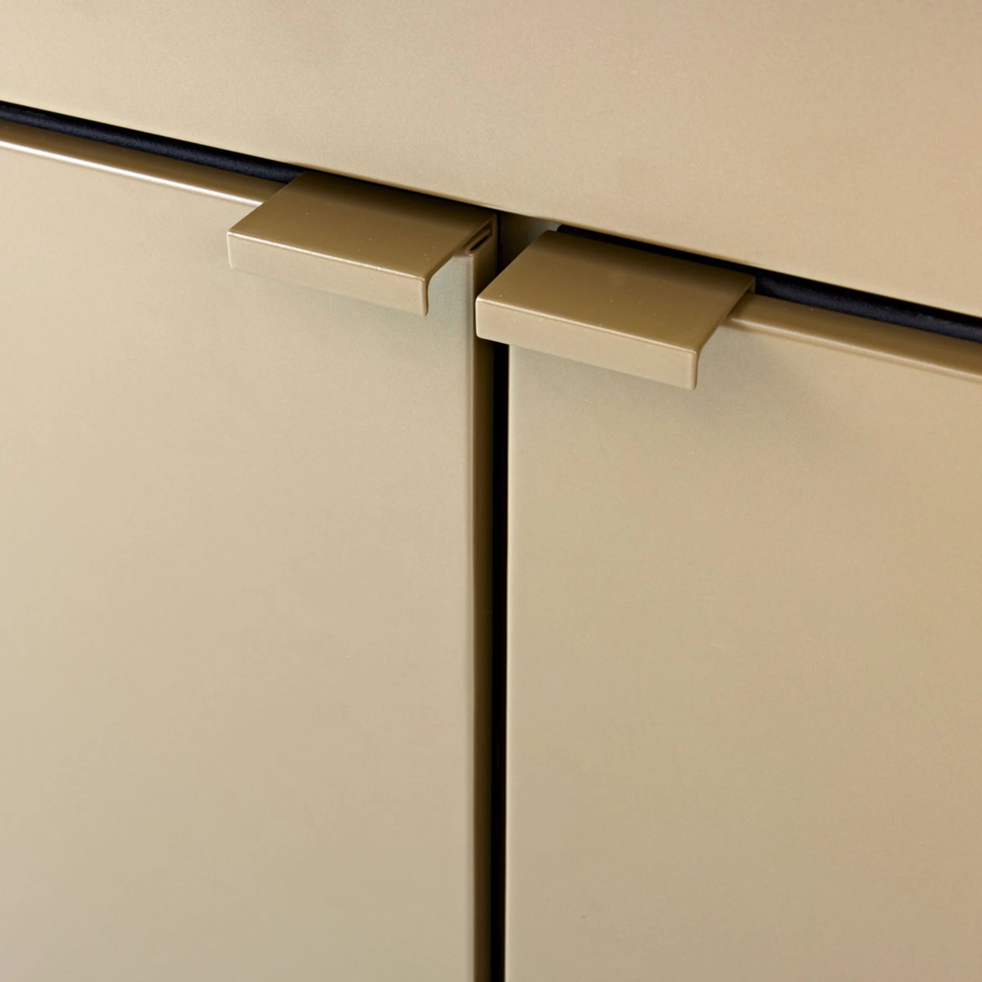 Challenger Designs Cascade 60.5-Inch Powder Coated Aluminum Outdoor Bar Island | Novaselectes