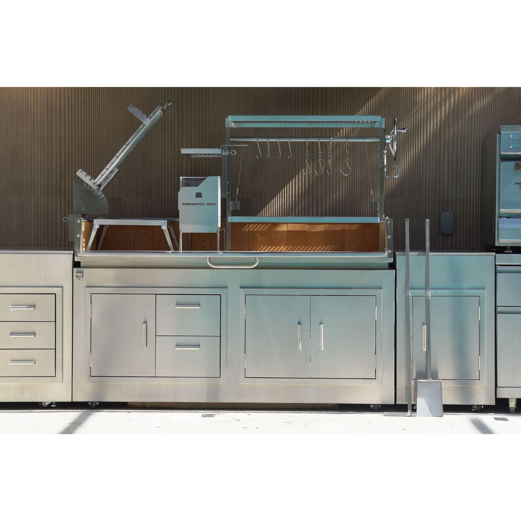 Tagwood BBQ28SS Argentine Santa Maria Built-In Charcoal Grill | Novaselectes