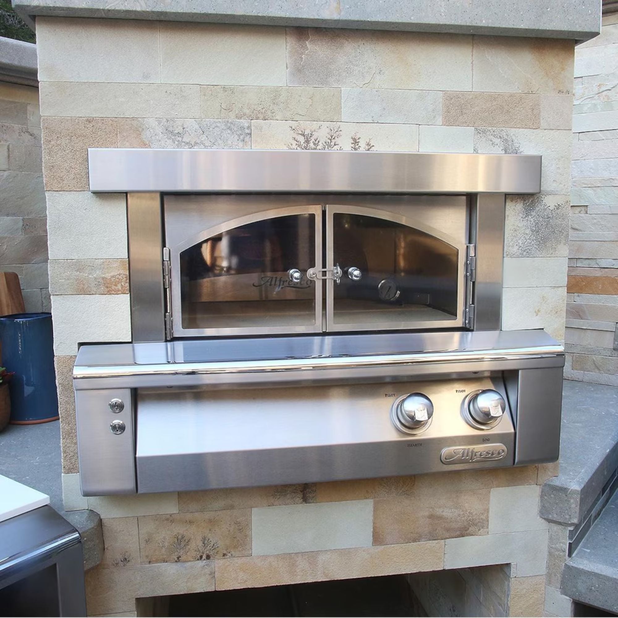 Alfresco 30-Inch Built-In Outdoor Gas Pizza Oven | Novaselectes