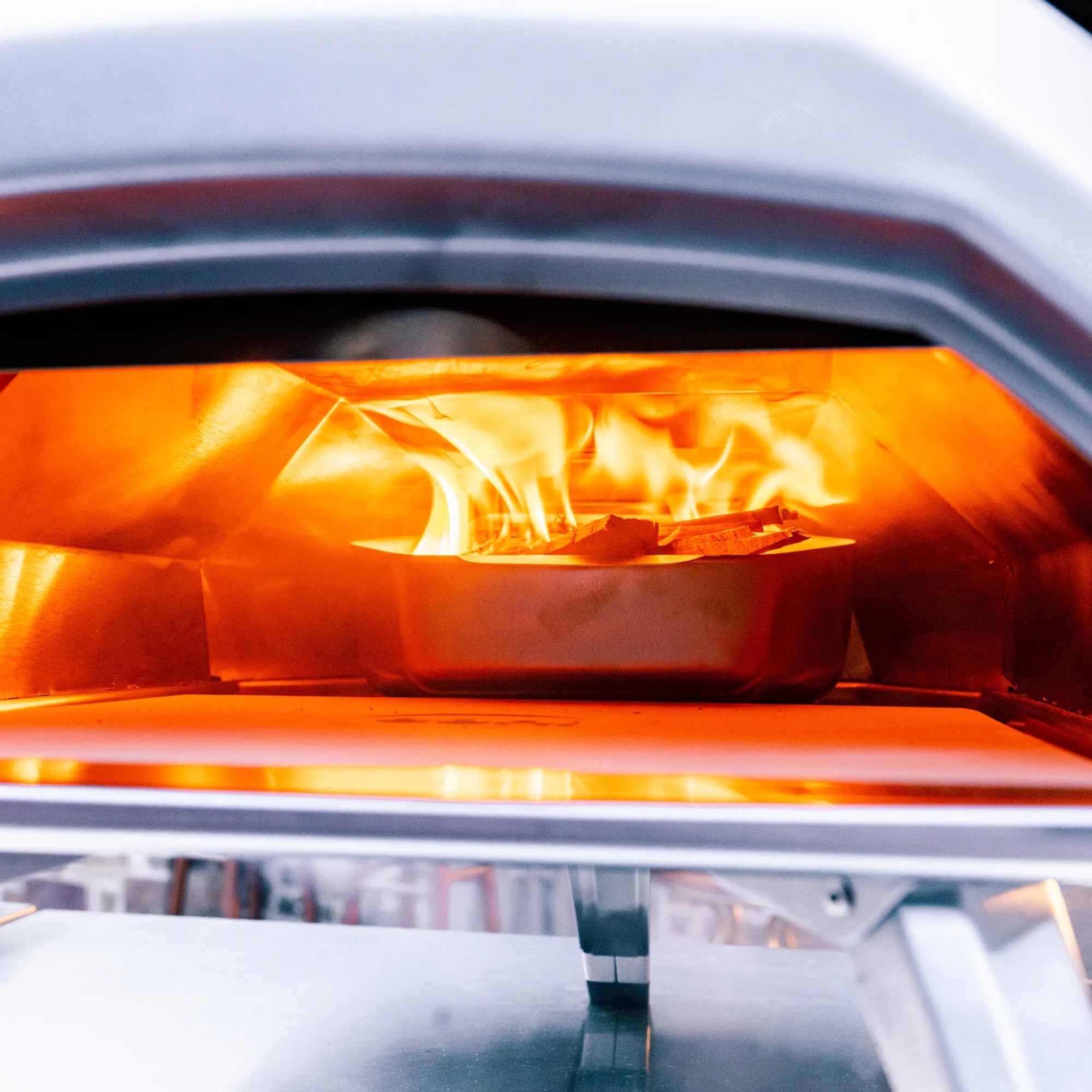 Ooni Karu 12 Multi-Fuel Pizza Oven | Novaselectes