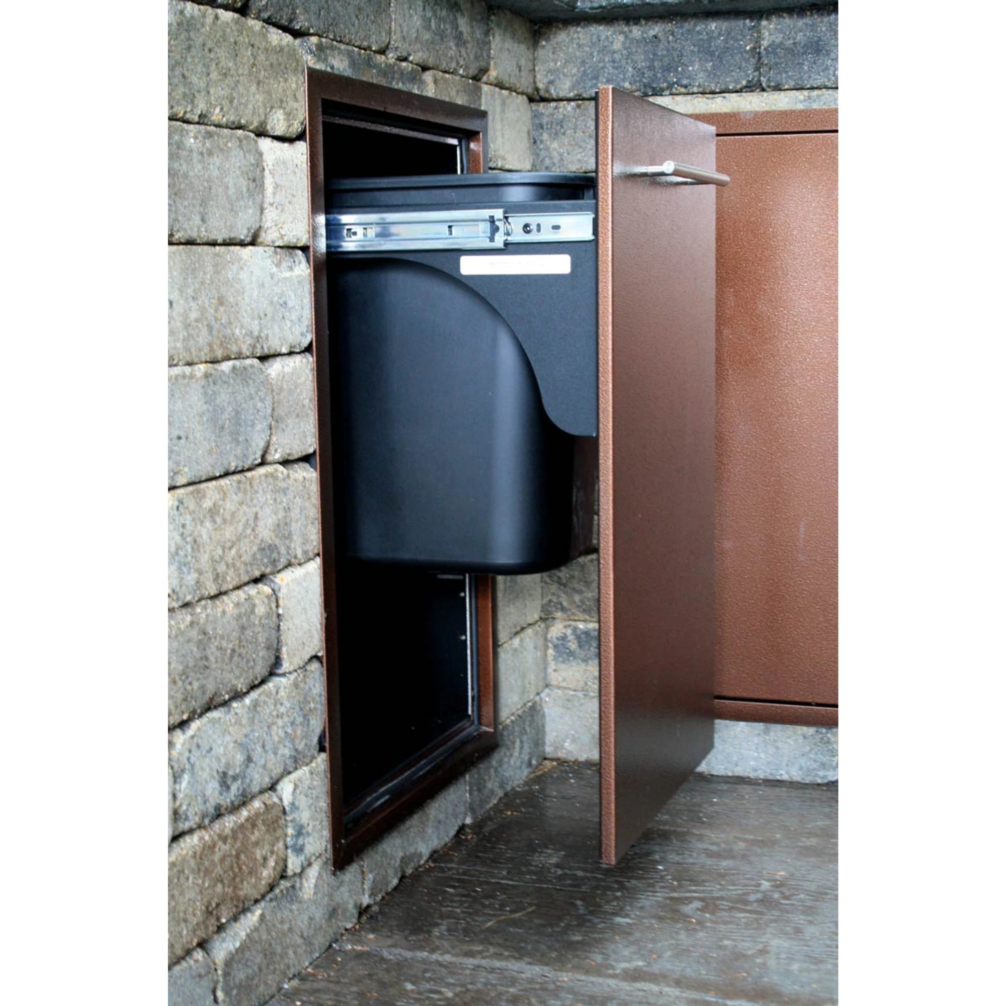 Challenger Designs Canyon Shaker Style Full Enclosure Trash Pullout Drawer | Novaselectes