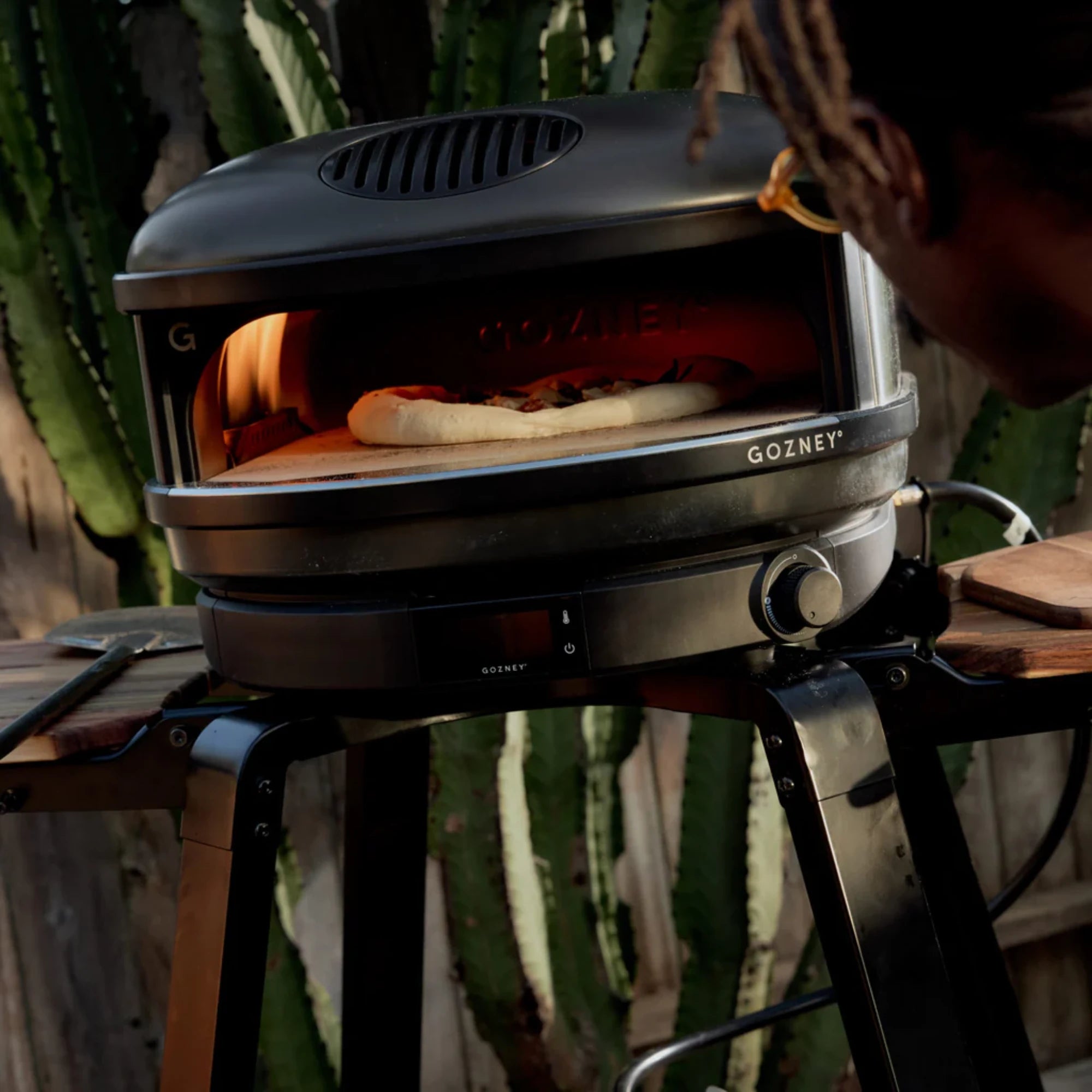 Gozney Arc Off-Black Outdoor Propane Gas Freestanding Pizza Oven Bundle | Novaselectes