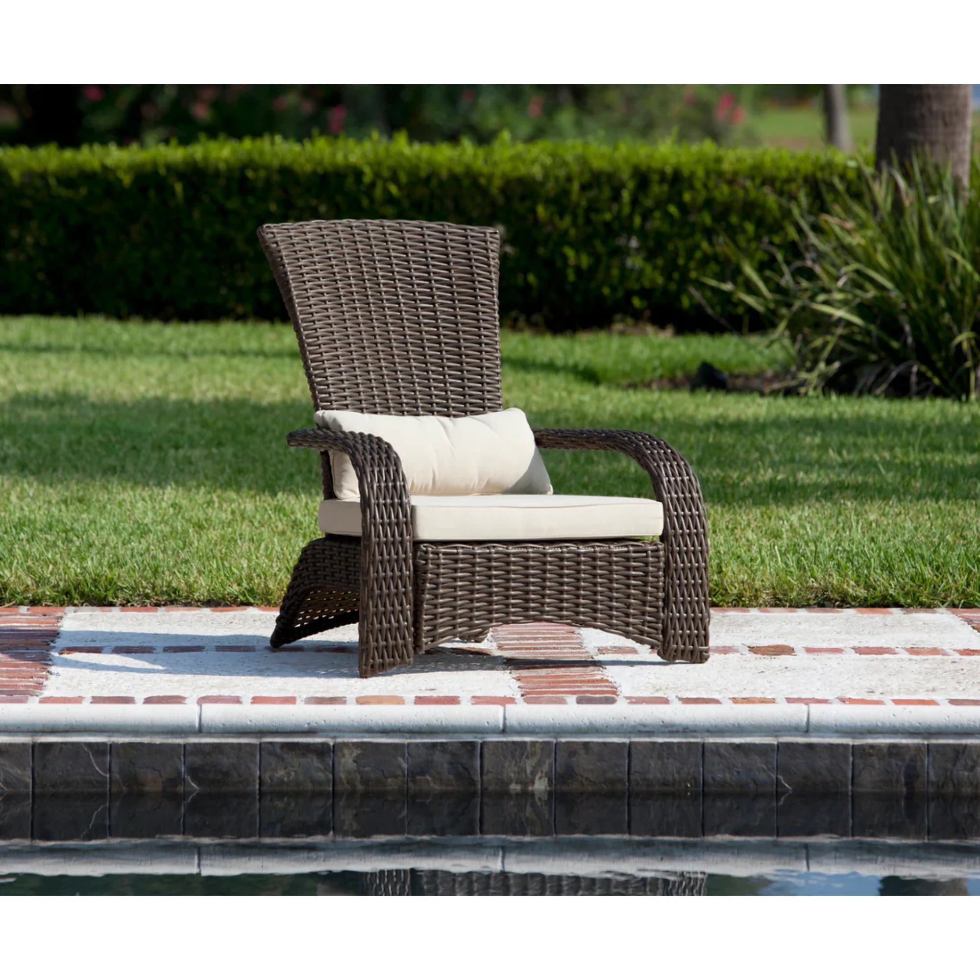 Well Traveled Living Deluxe Coconino Wicker Chair | Novaselectes