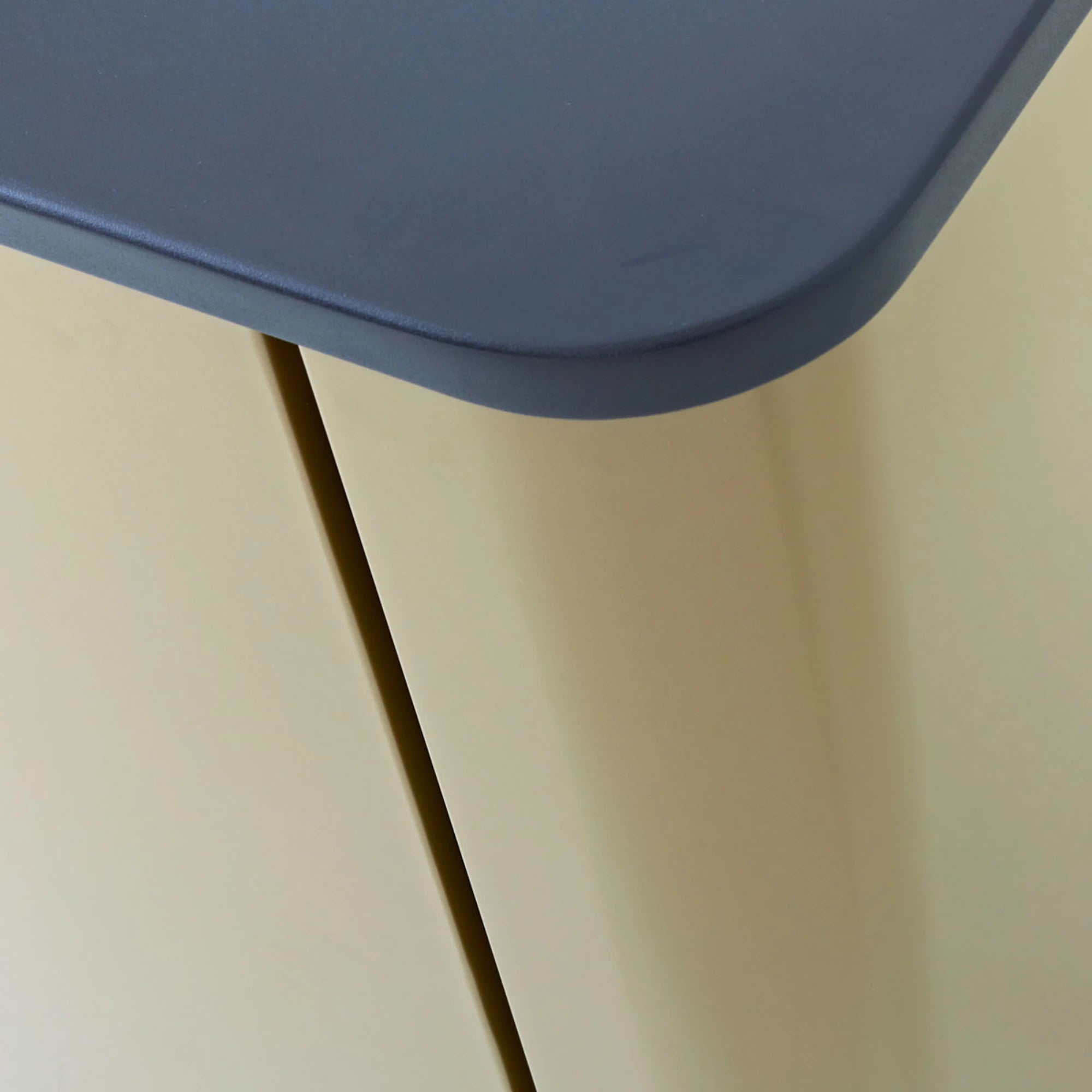 Challenger Designs Cascade 46.5-Inch Powder Coated Aluminum Two Door Island | Novaselectes