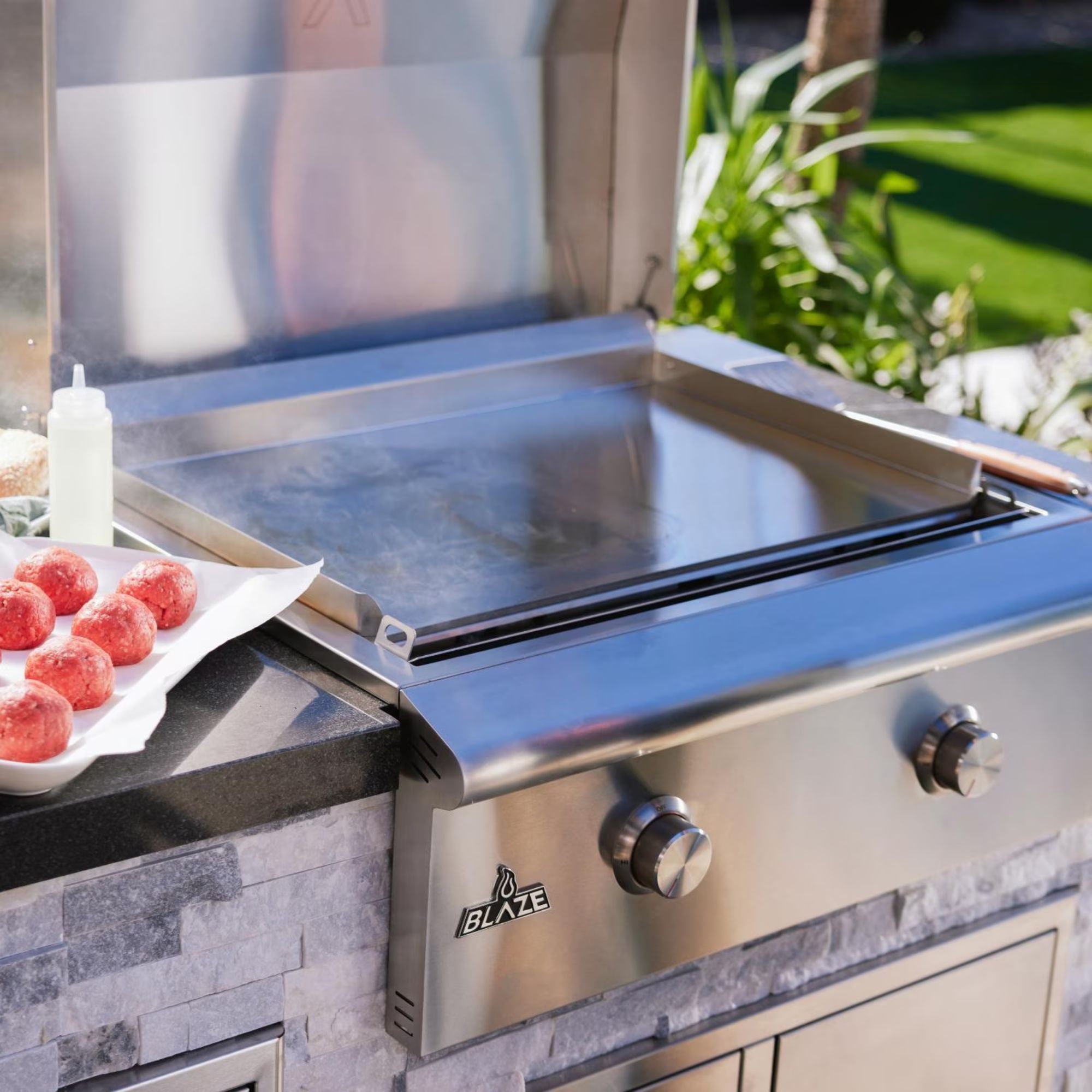 Blaze LTE+ 30-Inch Built-in Gas Griddle w/ Lift-Assist Hood | Buy at Novaselectes