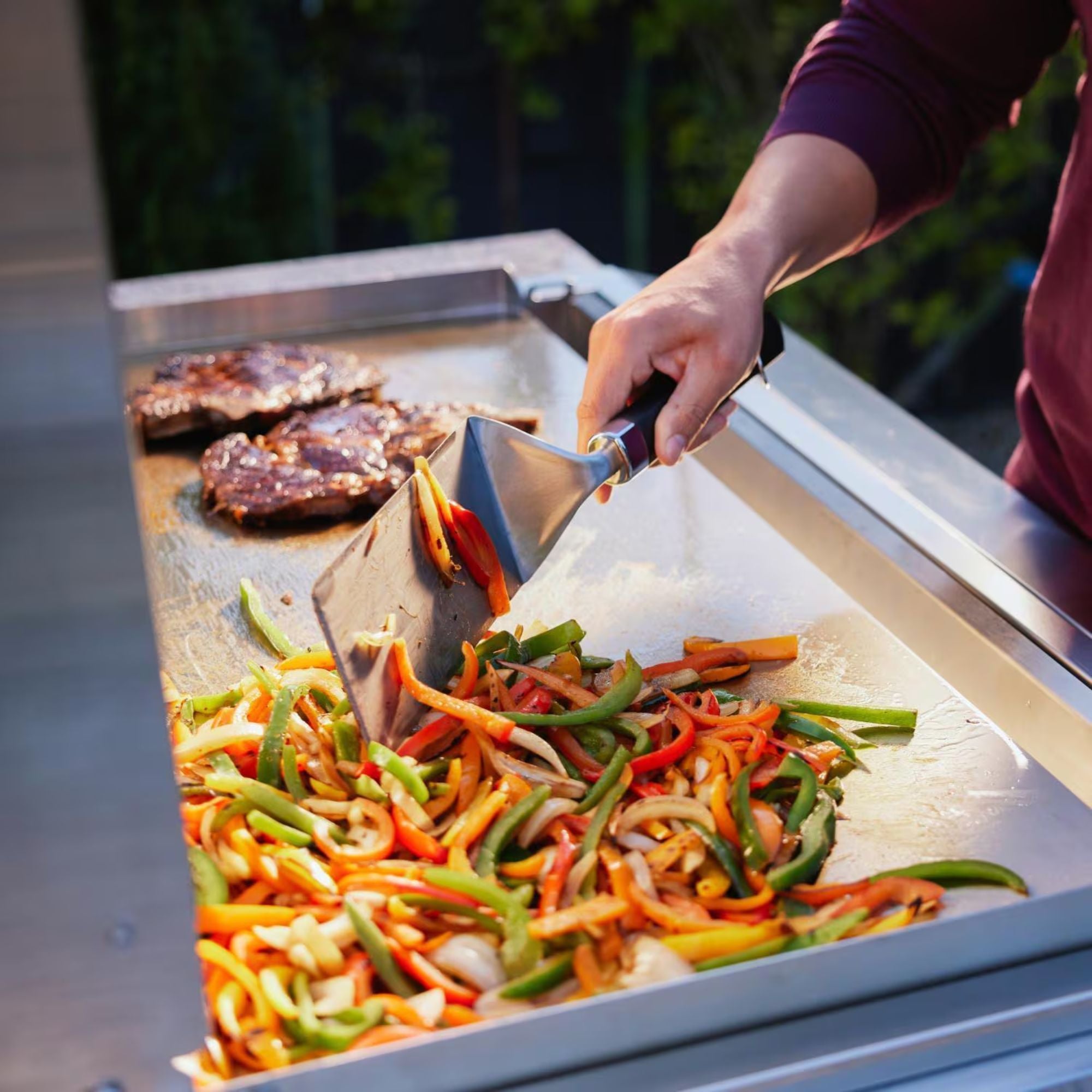 Blaze LTE PRO 40-Inch Freestanding Gas Griddle w/ Digital Temperature Screen & Lift-Assist Lid | Novaselectes