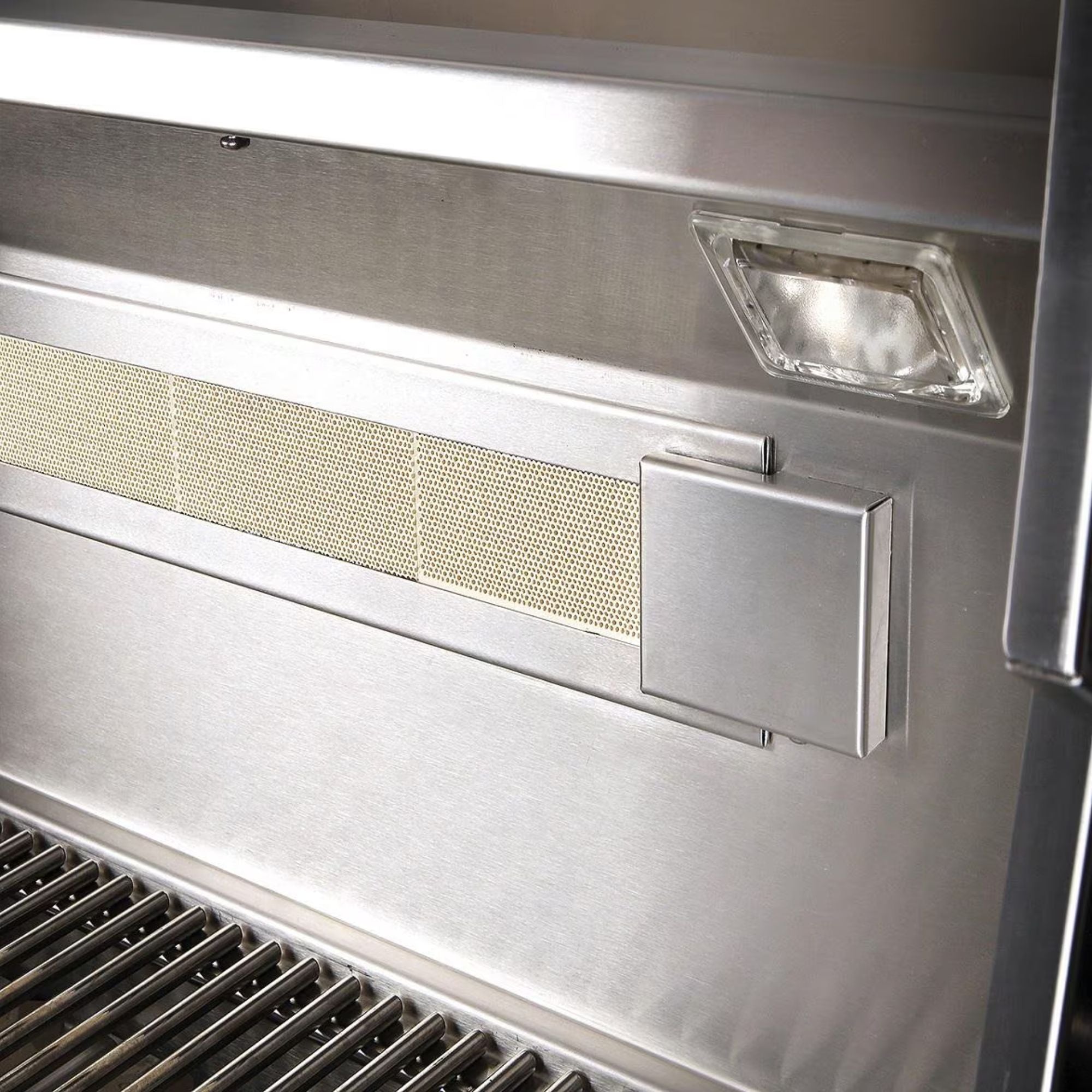 Artisan Professional 32-Inch 3-Burner Built-In Gas Grill w/ Rotisserie | Novaselectes