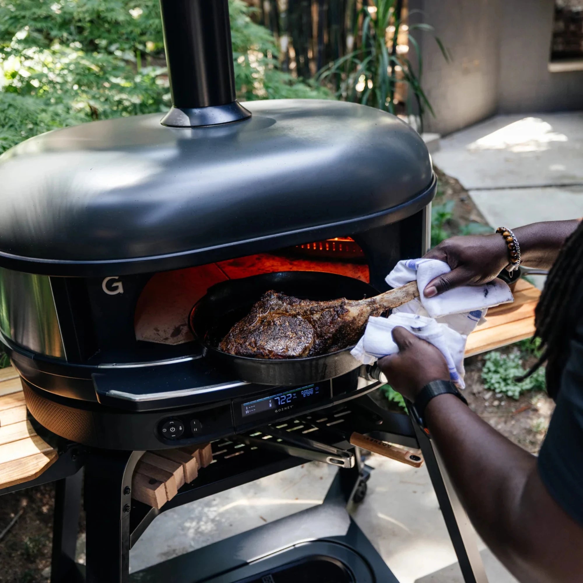 Gozney Dome Gen 2 Off-Black Dual Fuel Built-In Outdoor Pizza Oven | Novaselectes