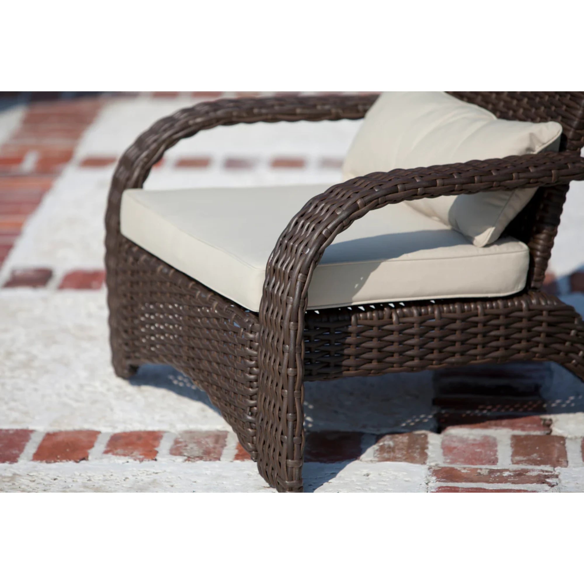Well Traveled Living Deluxe Coconino Wicker Chair | Novaselectes