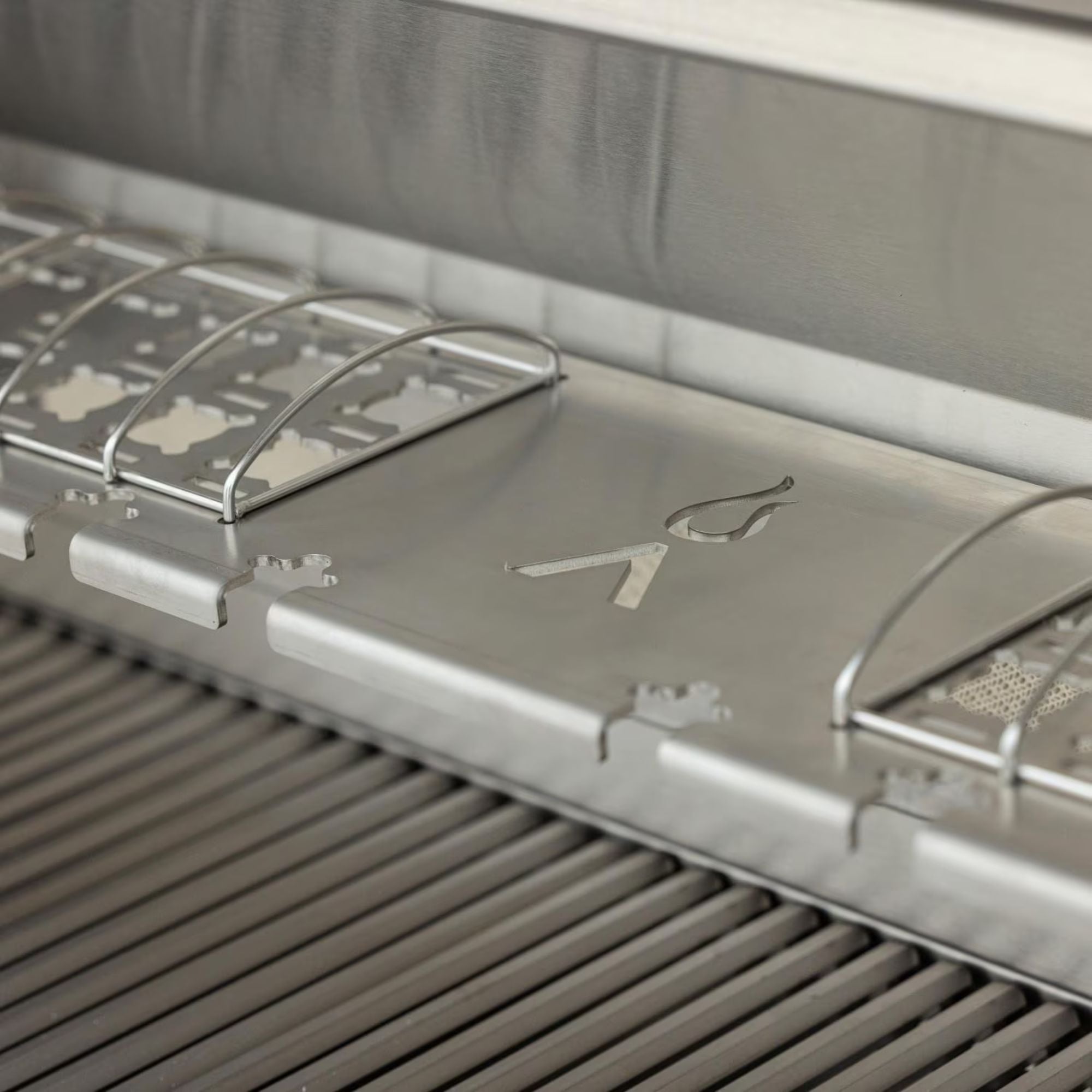 Blaze LTE PRO 40-Inch 5-Burner Built-in Gas Grill w/ Digital Temperature Screen & Rear Infrared Burner | Novaselectes