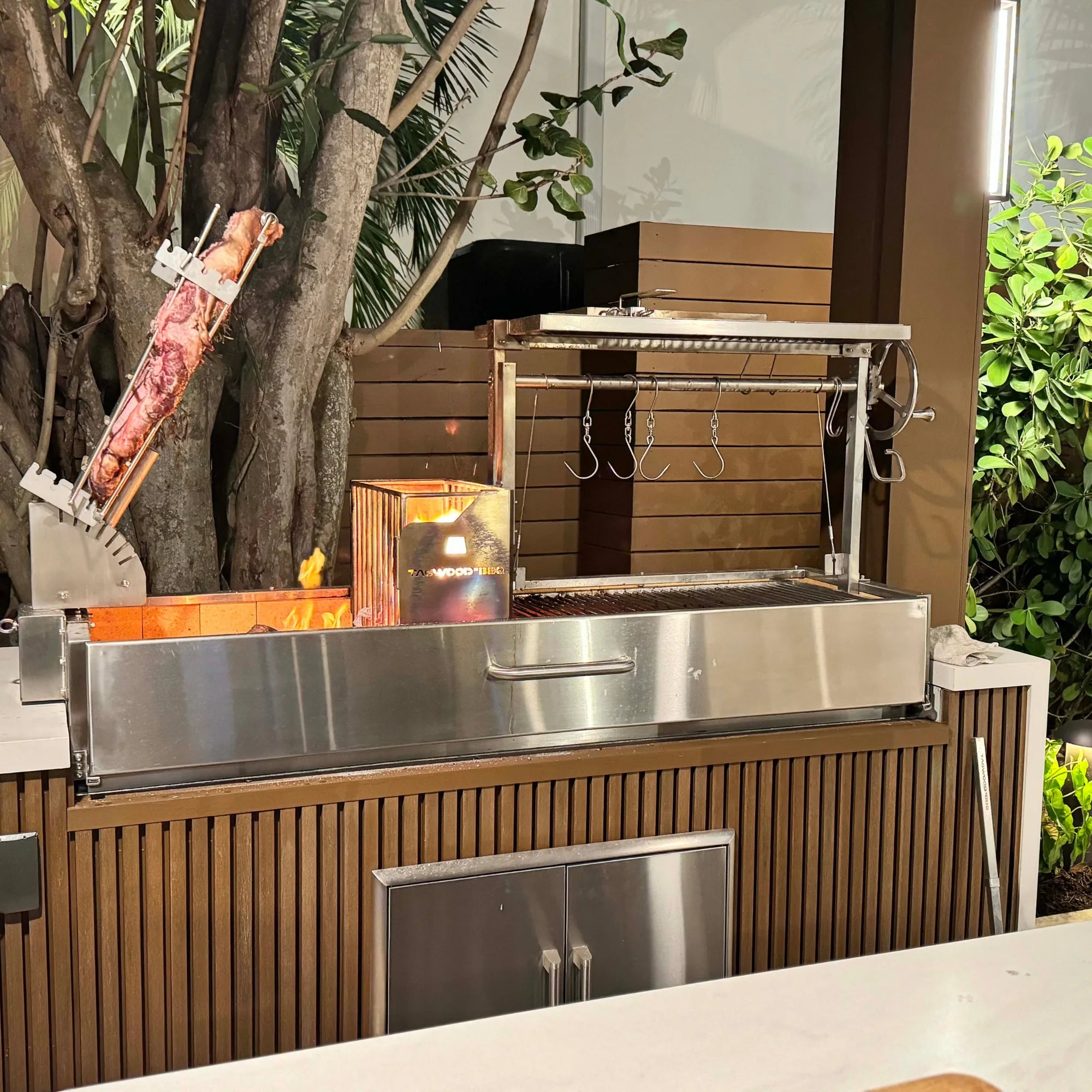 Tagwood BBQ08SS Argentine Santa Maria Wood Fire & Charcoal Gaucho Grill | Novaselectes