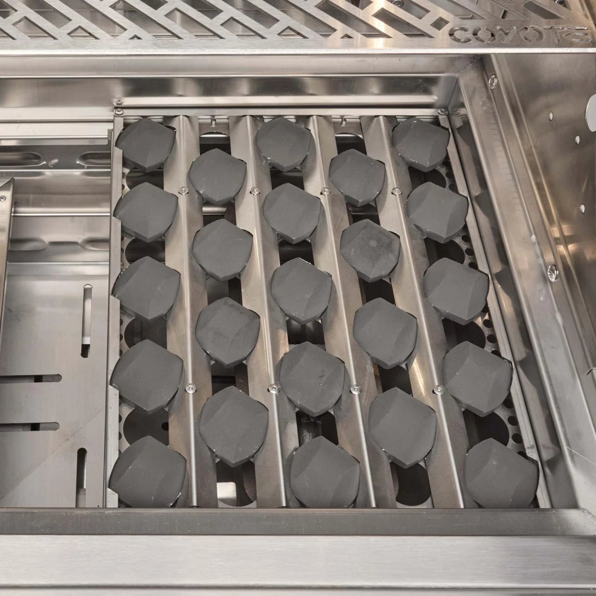 Coyote SL-Series 30-Inches 2-Burner Built-in Gas Grill | Novaselectes