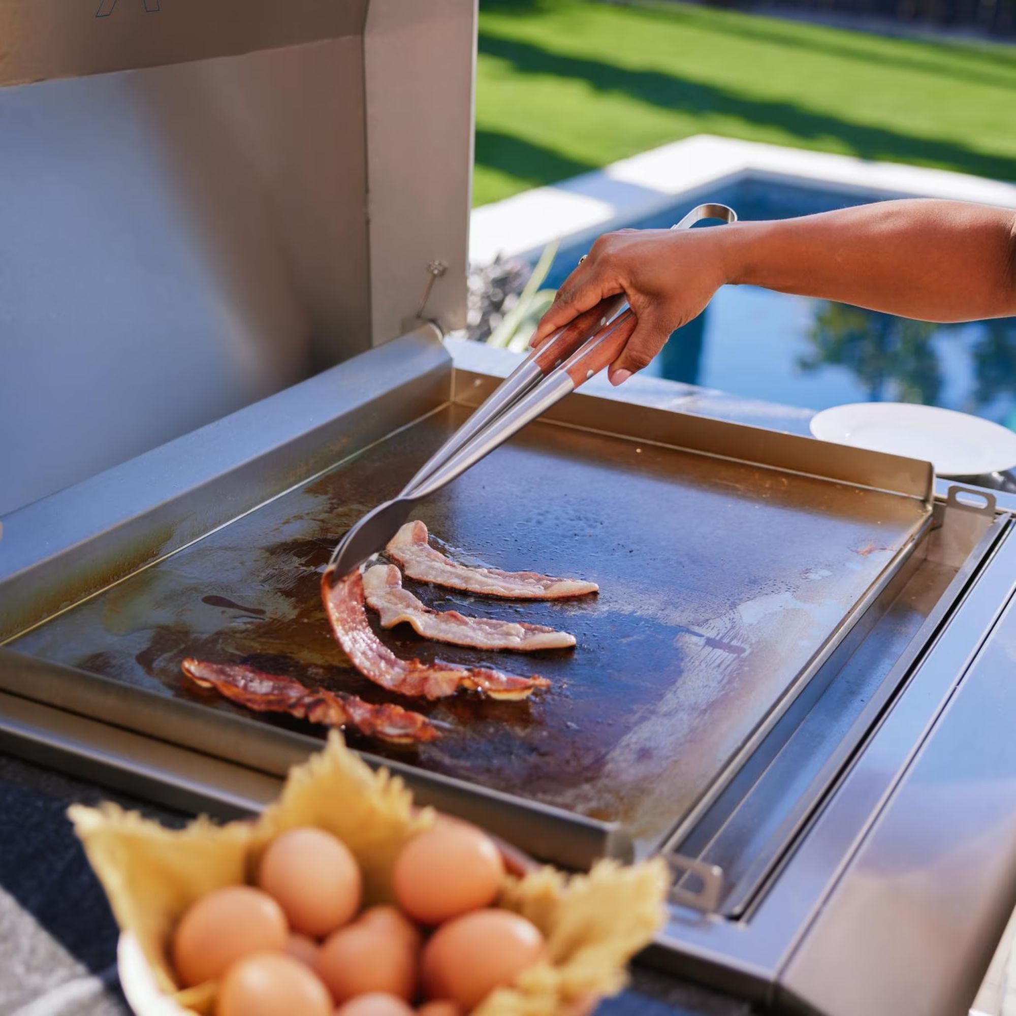 Blaze LTE+ 30-Inch Built-in Gas Griddle w/ Lift-Assist Hood | Buy at Novaselectes