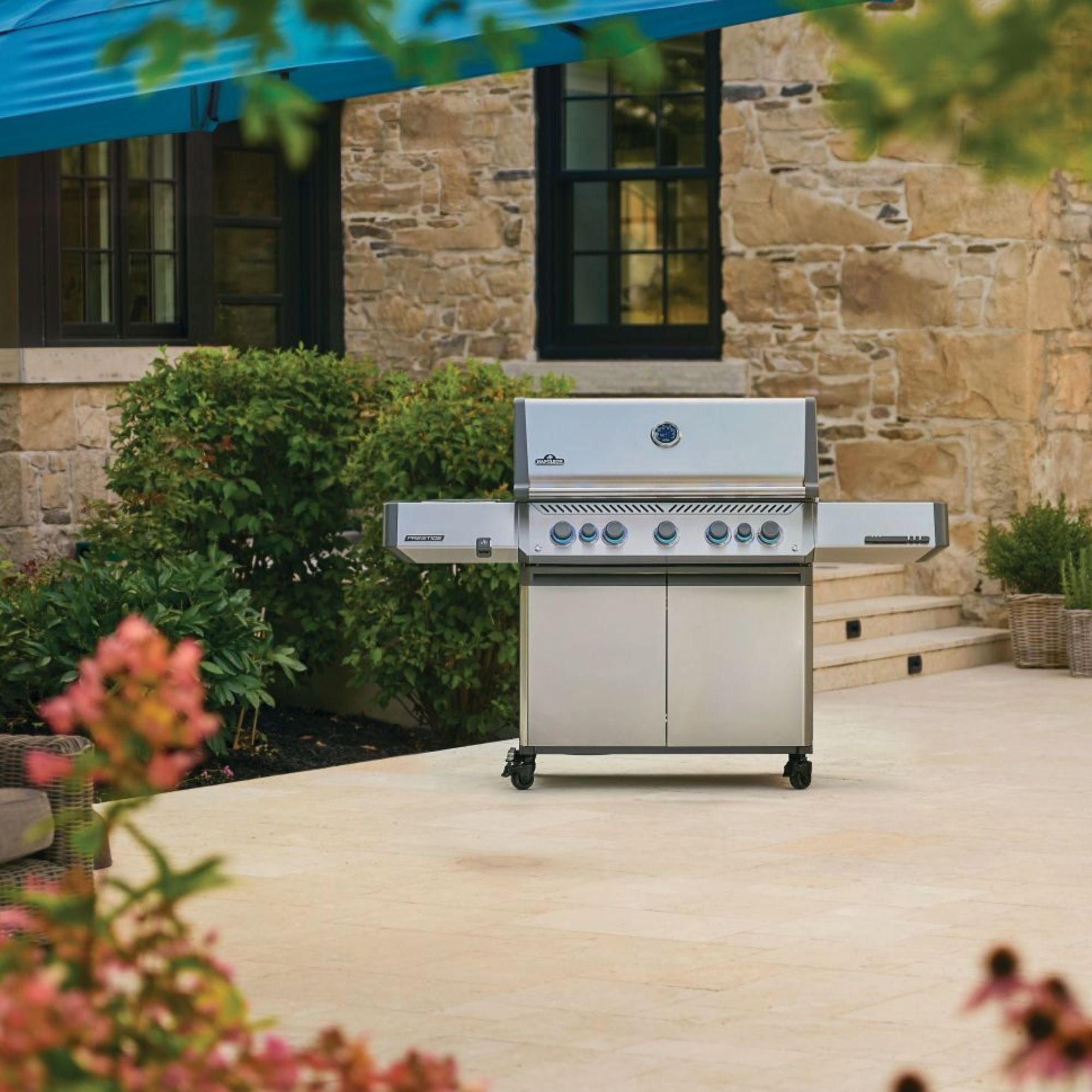 Napoleon New Prestige® 665 RSIB Freestanding Gas Grill w/ Infrared Side and Rear Burner | Novaselectes