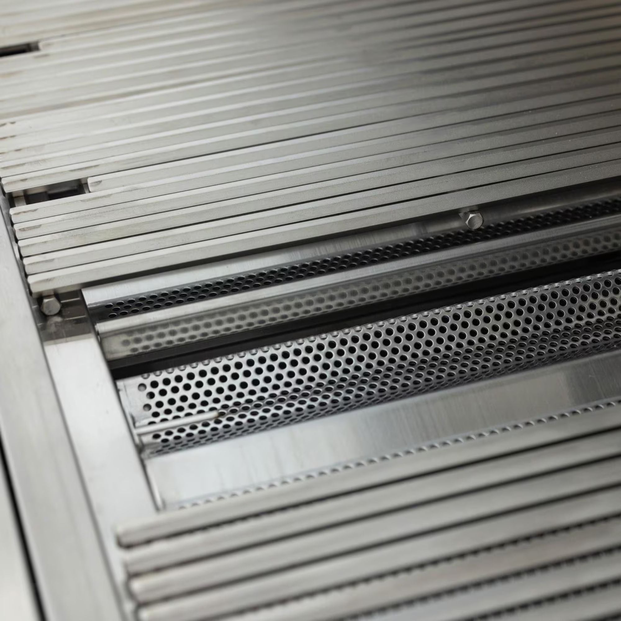 Blaze LTE PRO 40-Inch 5-Burner Built-in Gas Grill w/ Digital Temperature Screen & Rear Infrared Burner | Novaselectes