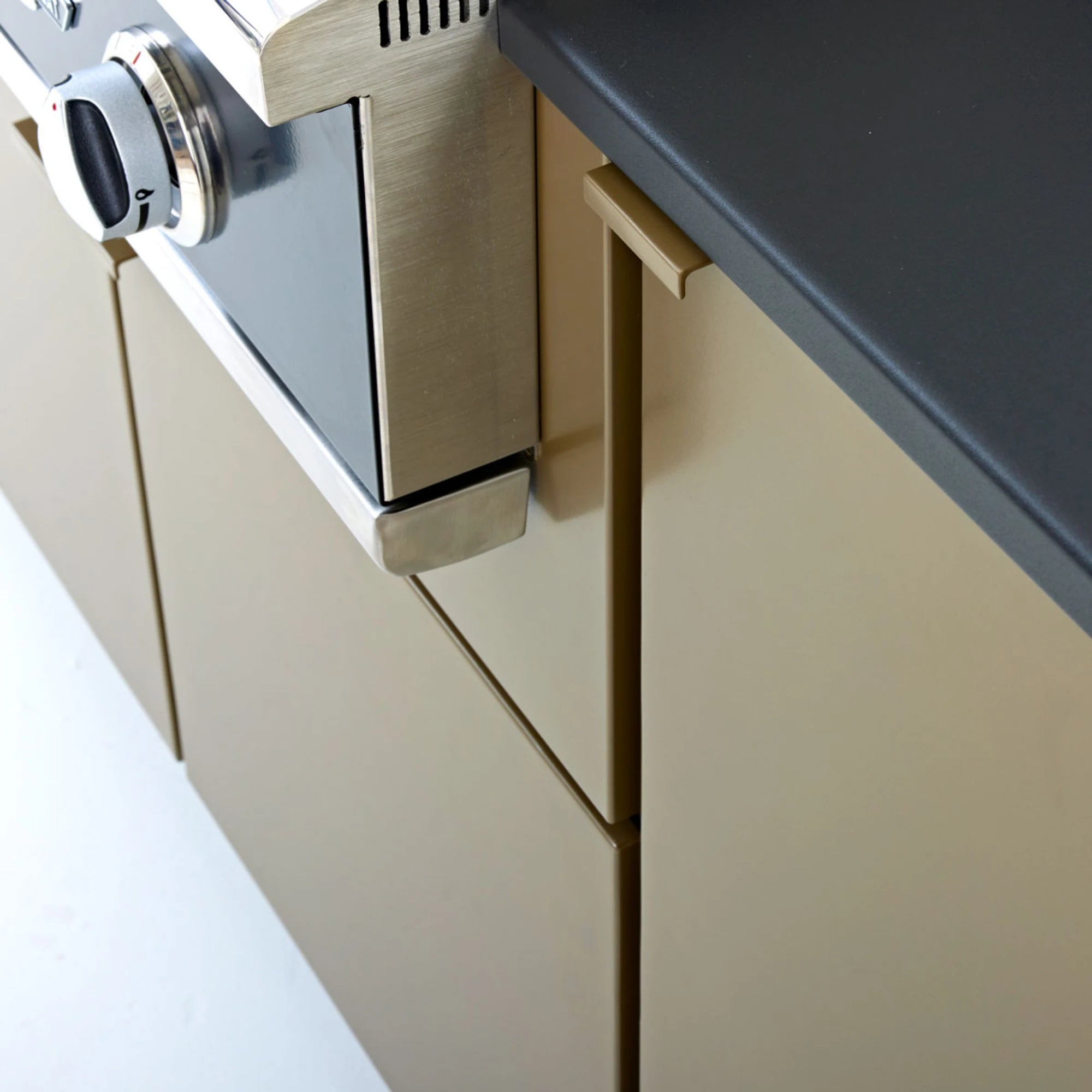 Challenger Designs Cascade 82.5-Inch Powder Coated Aluminum Kitchen Island for 32 Inch Grill | Novaselectes