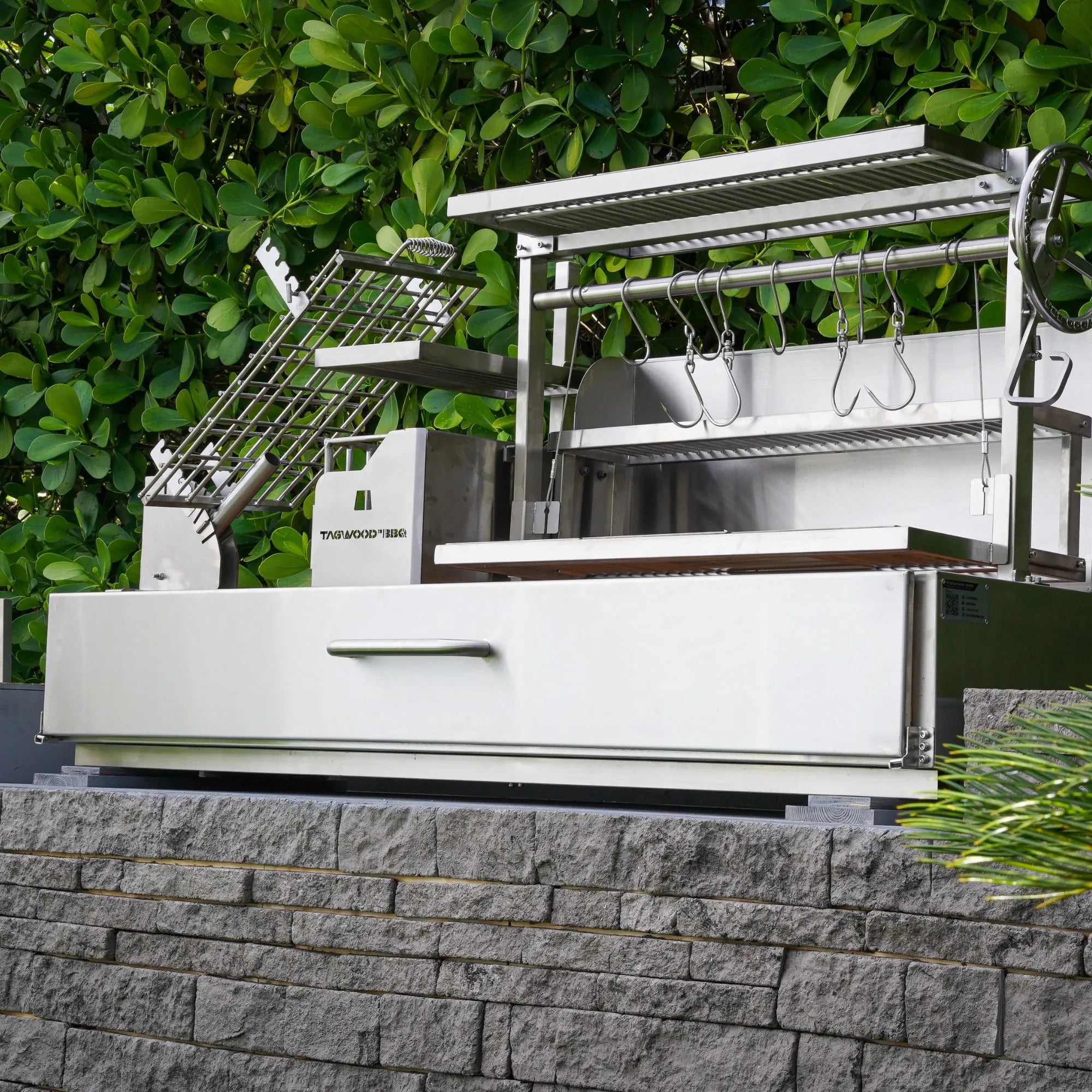 Tagwood BBQ08SS Argentine Santa Maria Wood Fire & Charcoal Gaucho Grill | Novaselectes