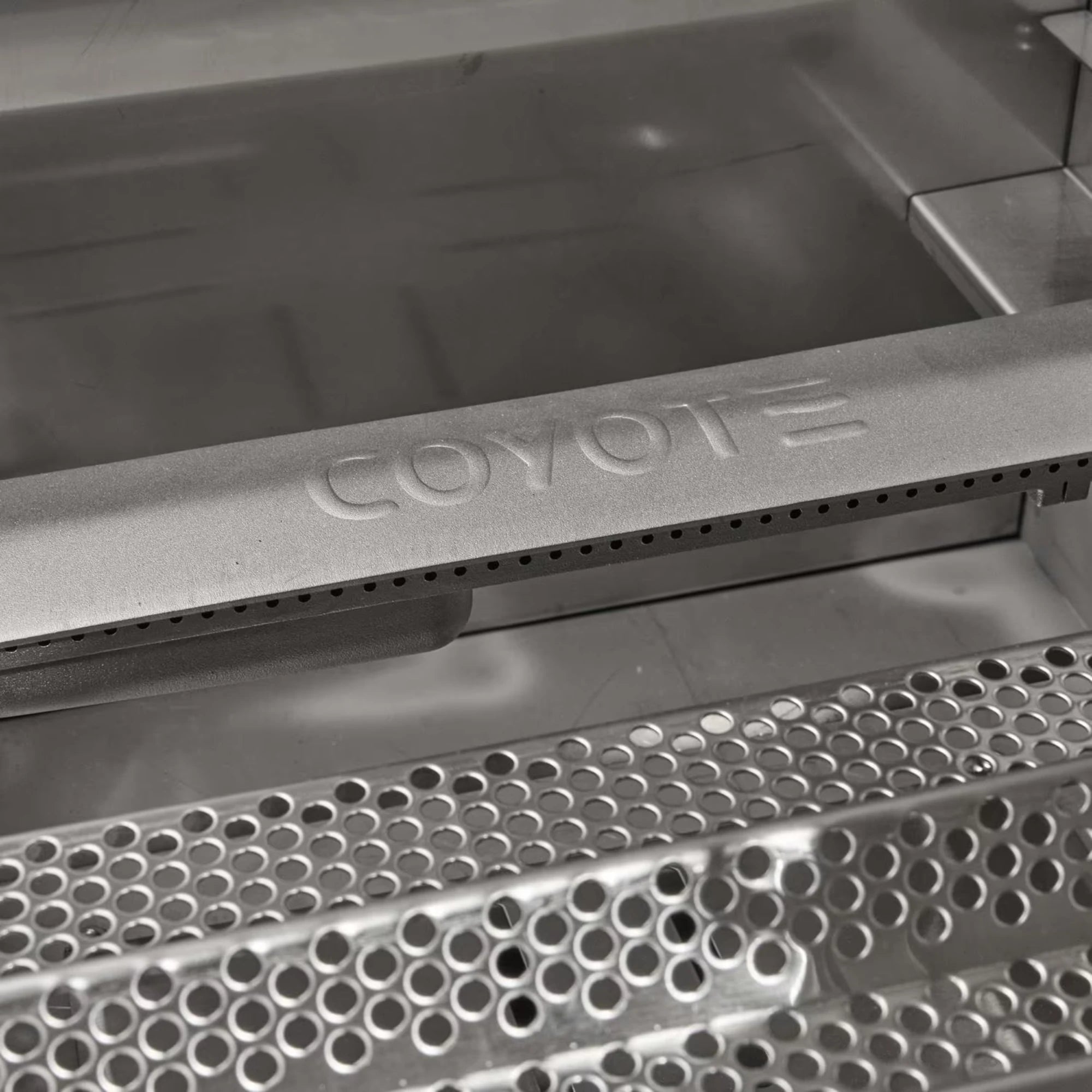 Coyote 50-Inch Built-In Gas/Charcoal Hybrid Grill | Novaselectes