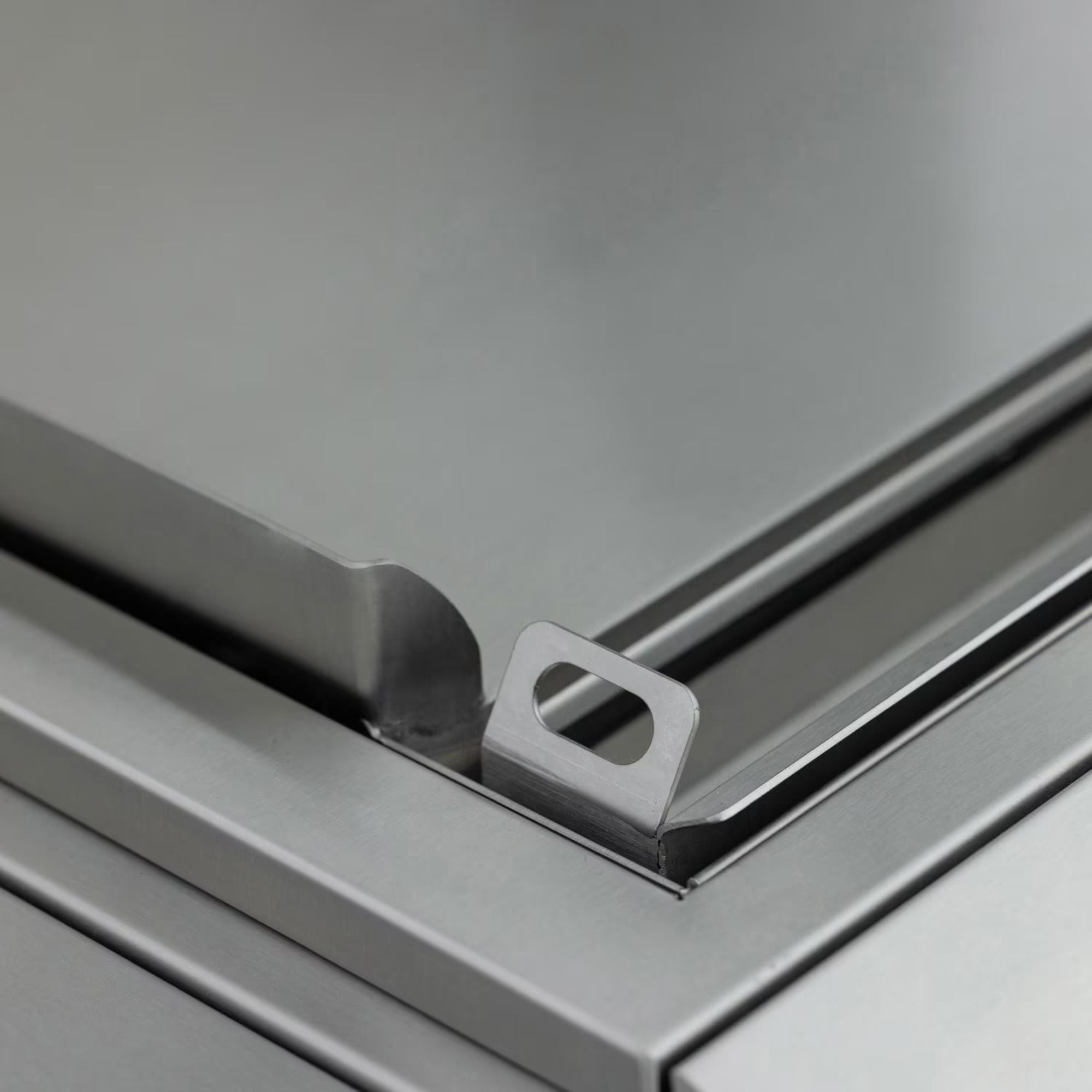 Blaze LTE+ 30-Inch Built-in Gas Griddle w/ Lift-Assist Hood | Buy at Novaselectes