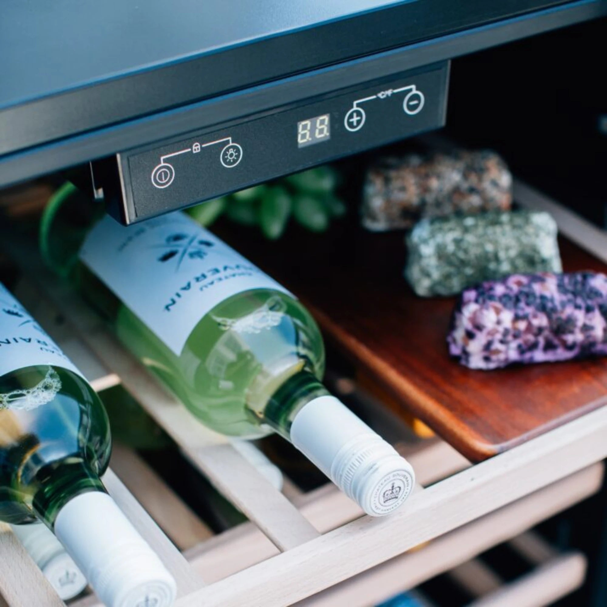 Summerset 24-Inch 5.3 Cu. Outdoor Single Zone Wine Cooler | Novaselectes