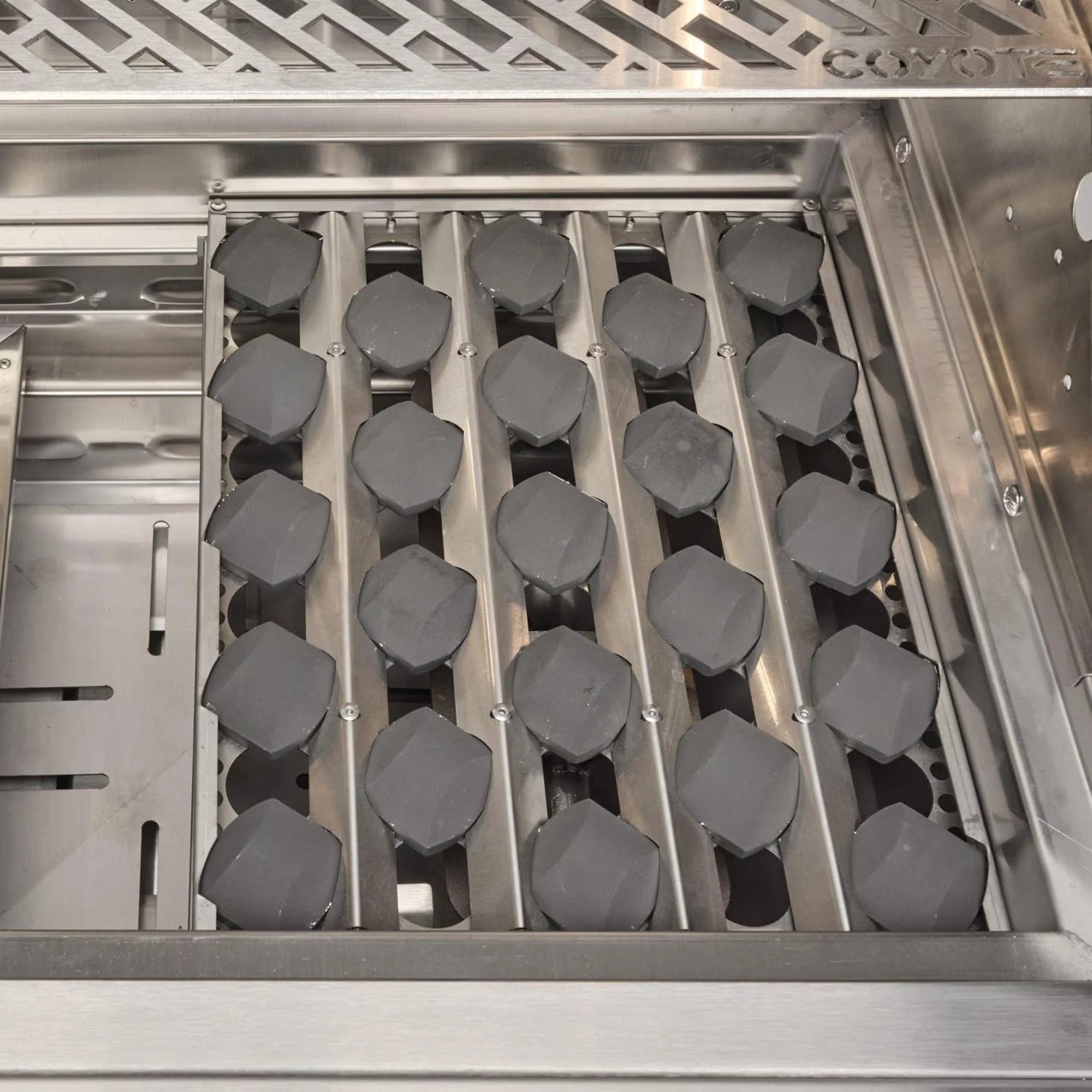 Coyote SL-Series 36-Inch 4-Burner Built-in Gas Grill | Novaselectes
