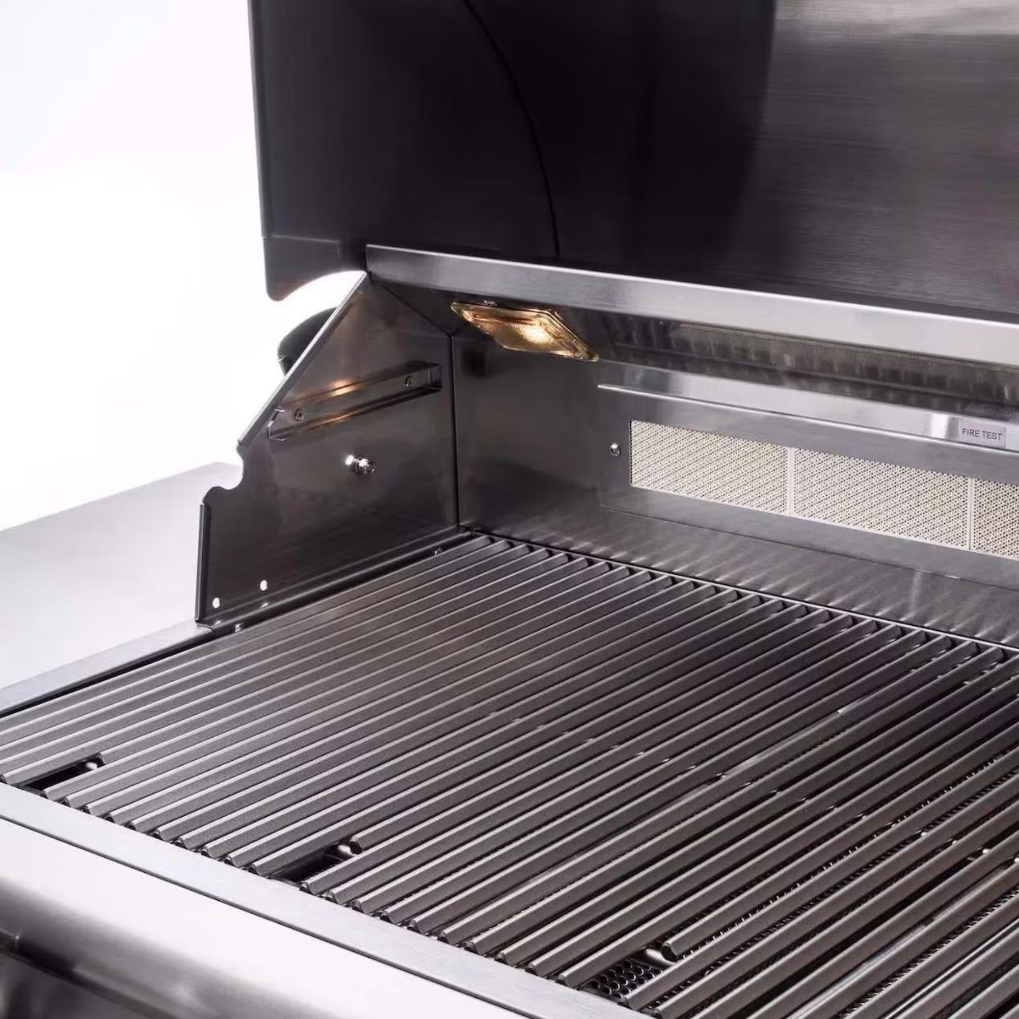 Blaze Premium LTE+ Marine Grade 32-Inch Built-in Gas Grill w/ Lift-Assist Hood & Rear Infrared Burner | Novaselectes