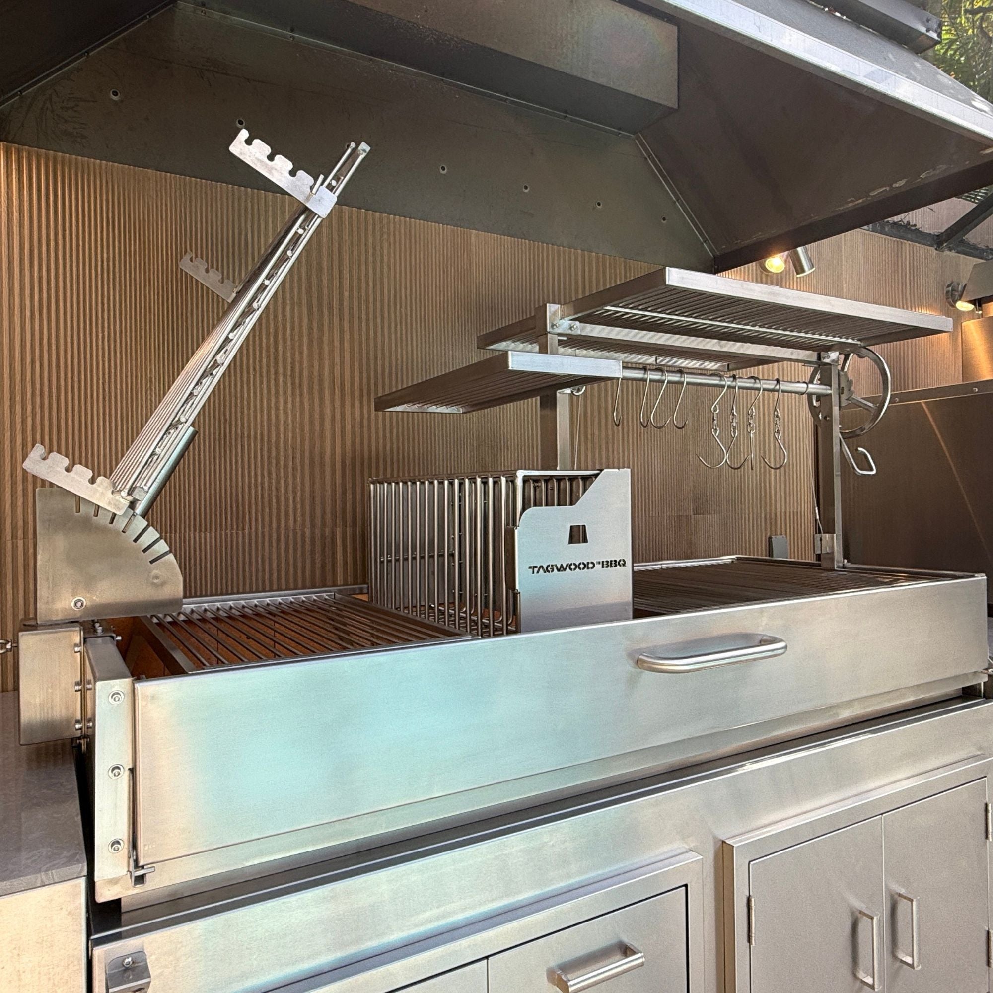Tagwood BBQ28SS Argentine Santa Maria Built-In Charcoal Grill | Novaselectes