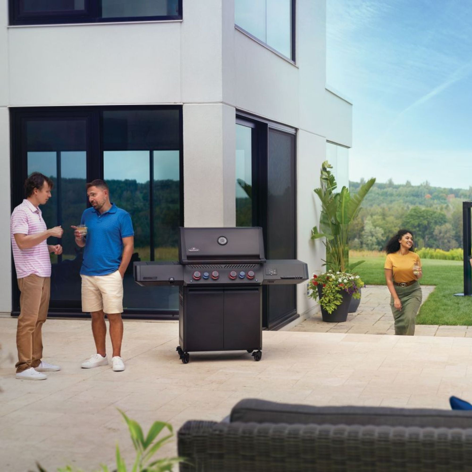 Napoleon Phantom Prestige® 500 Connected RSIB Freestanding Gas Grill w/ Infrared Side and Rear Burner | Novaselectes